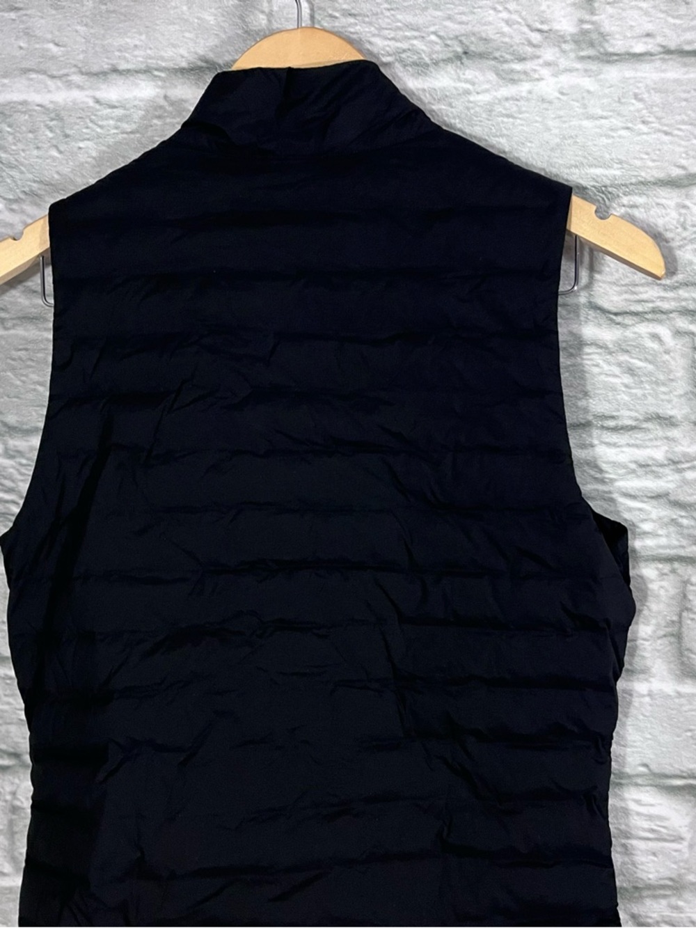Lululemon size 6 Pack it Down Vest - Black - Windproof Waterproof 700-fill-power - Picture 11 of 16